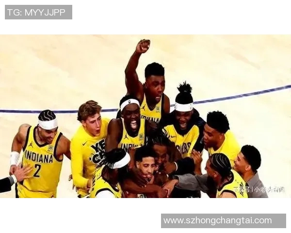 哈里伯顿伤后拄拐静候队友归来深情拥抱展现团队凝聚力